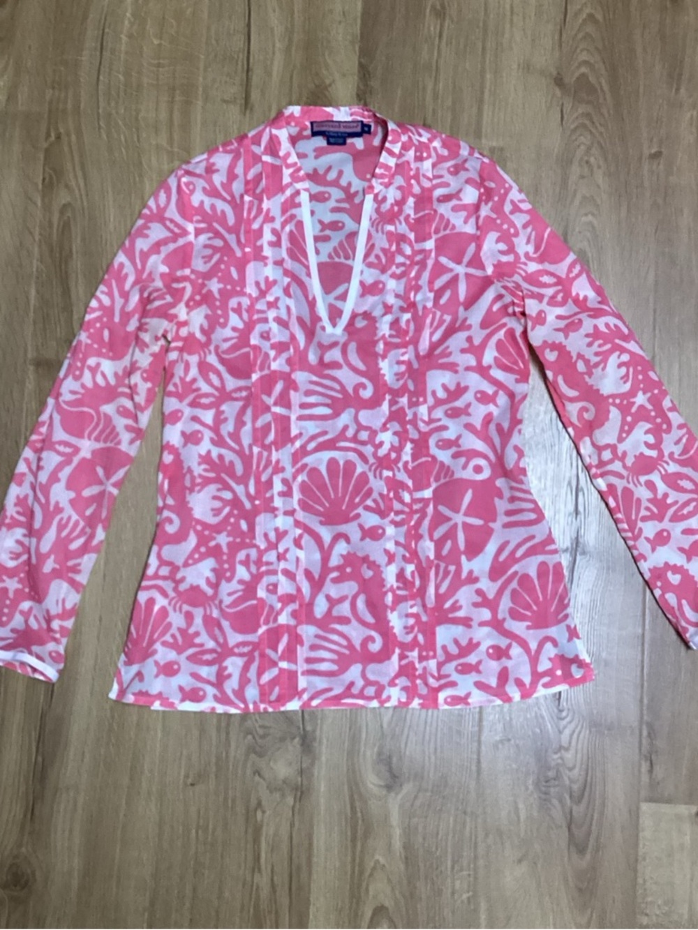 Vineyard Vine Pink and White Tropical Shirt Woman’s Size M